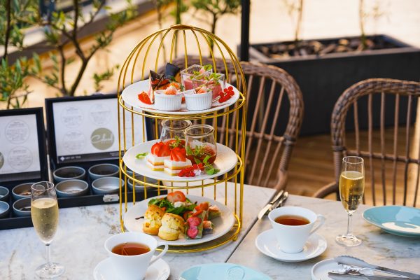 11月4日スタート<br>【平日限定★Strawberry Afternoon Tea】<br>3段スタンドで楽しむ！苺づくしのアフタヌーンティー（スイーツ＆セイボリー全8種 × カフェフリー）の画像