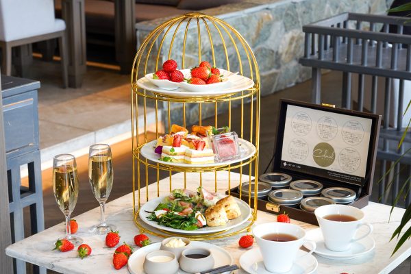 2/9スタート<br>【Strawberry Tasting Afternoon Tea】<br>苺3種食べ比べ付きアフタヌーンティー（スイーツ＆セイボリー× カフェフリー）｜平日限定の画像